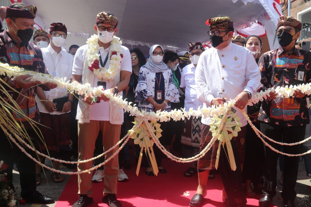 podiumnews.com-Peresmian Operasi KM Kirana VII, Cok Ace: Semoga Jadi Semangat Baru Pariwisata